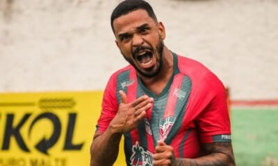 Pinheiro comemora gol no Campeonato Maranhense