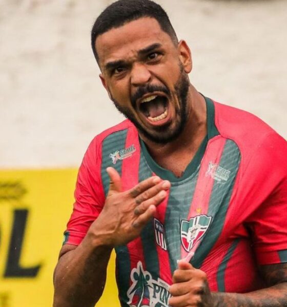 Pinheiro comemora gol no Campeonato Maranhense