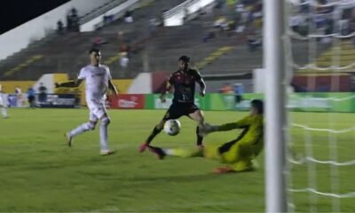 Rômulo, atacante do Globo, marca gol na vitória sobre o Internacional na Copa do Brasil
