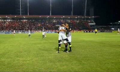 Xandy, do ASA de Arapiraca comemora gol sobre o CRB no Campeonato Alagoano