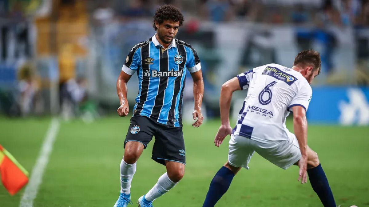 Náutico acerta com Victor Ferraz e jogador posta foto de quando atuou na base do clube