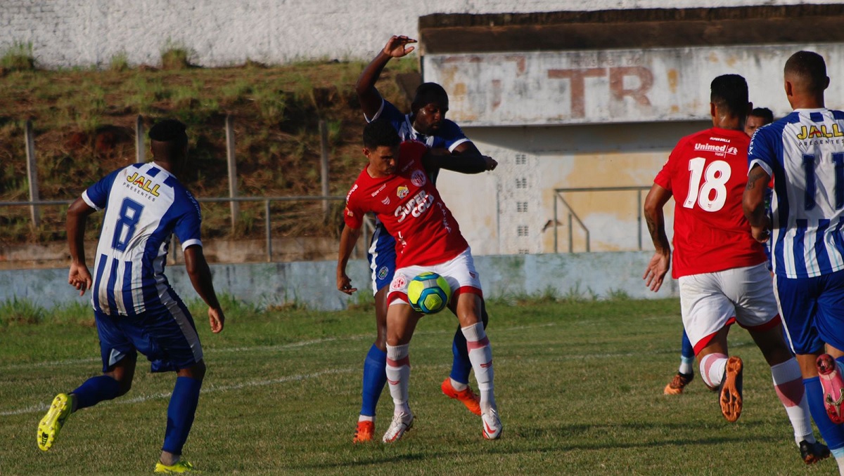 Crato e América-RN empatam sem gols em jogo marcado por expulsões na Série D
