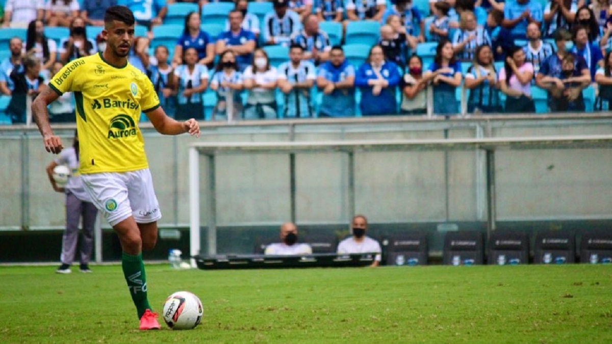 Destaque do Ypiranga-RS no Gaúcho, zagueiro Bruno Bispo interessa ao Náutico
