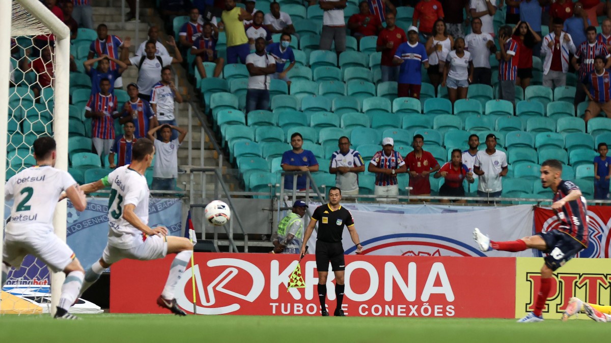 Bahia bate Sampaio Corrêa e segue na liderança da Série B