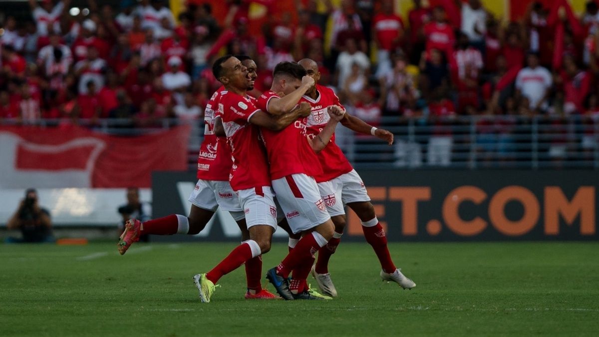 Em jogo equilibrado, CRB bate o ASA e conquista vantagem na final do Alagoano