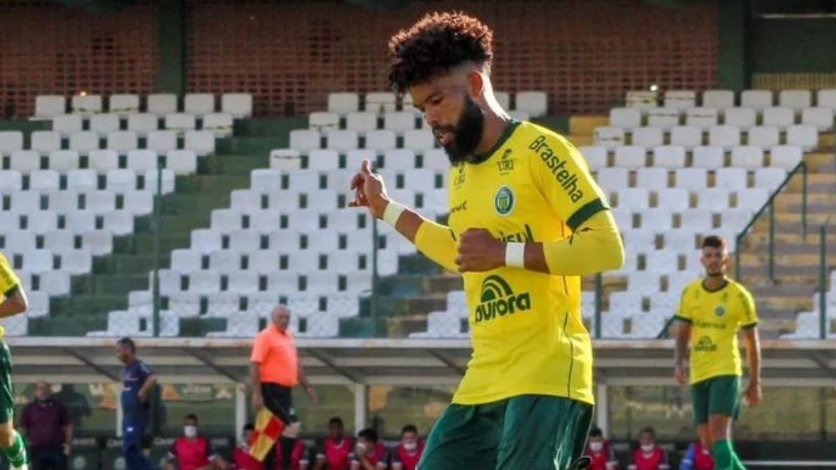 Bahia acerta a contratação do volante Lucas Falcão, destaque do Ypiranga-RS