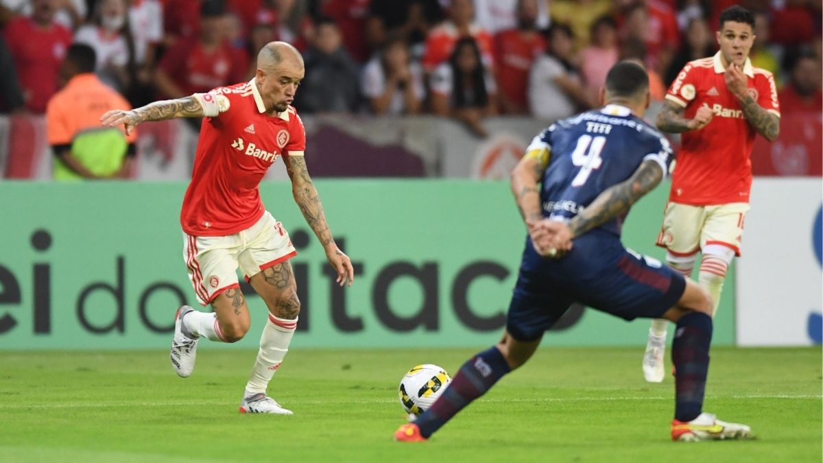 Fortaleza perde de virada para o Internacional, no Beira-Rio, pelo Brasileirão
