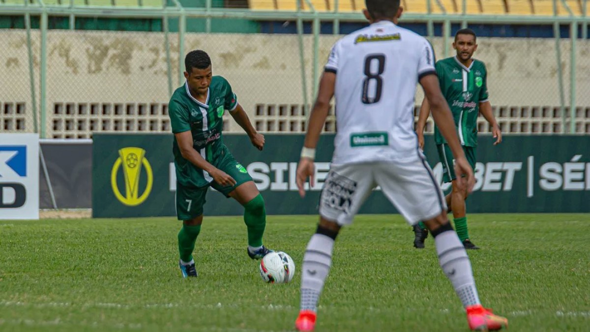 Mesmo com um a mais, Floresta pressiona, mas empata com Figueirense na Série C