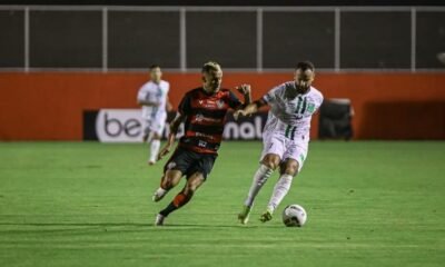 Lance do jogo entre Vitória e Floresta, na Série C
