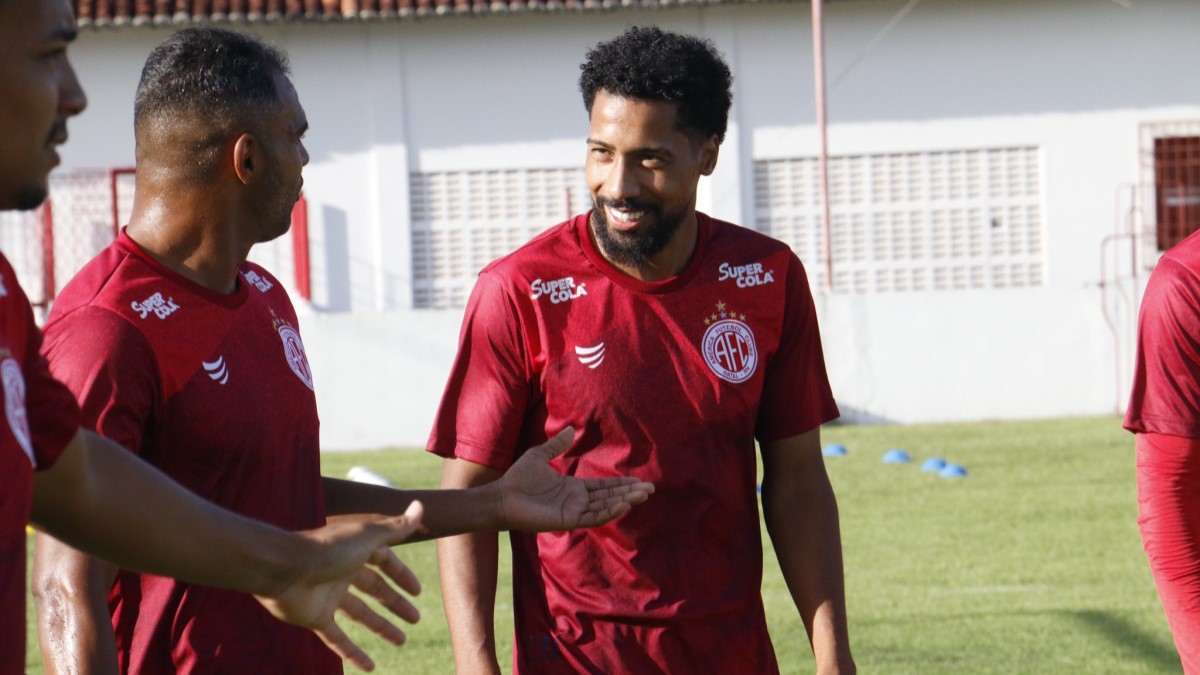 América-RN contrata volante Maycon Lucas, ex-Santa Cruz, e zagueiro Rômulo