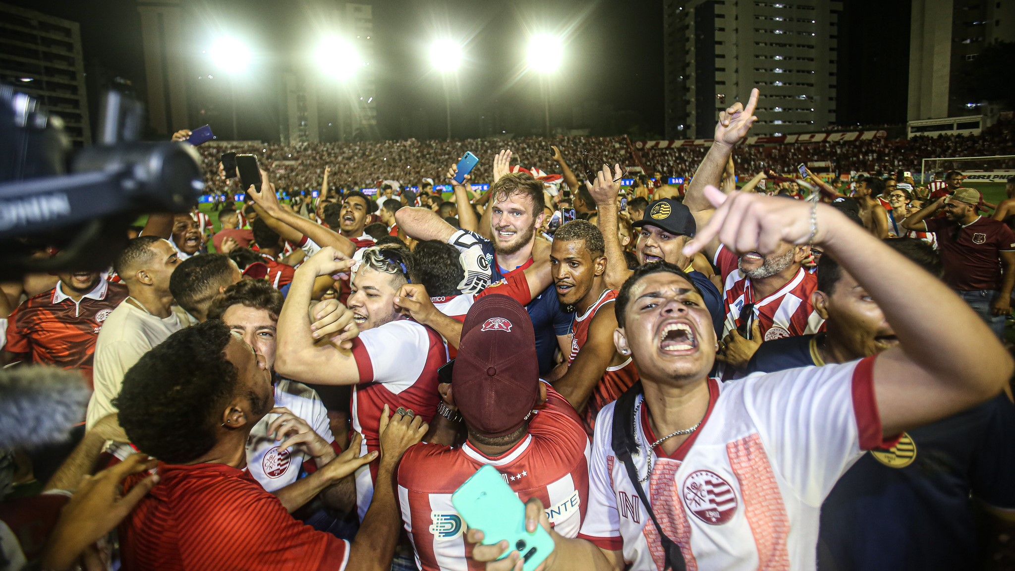 Invasão de campo da torcida é relatada na súmula e Náutico pode ser punido