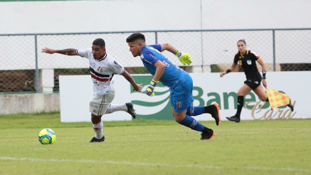 Com um a menos, Santa Cruz sofre e estreia com 0x0 contra o Lagarto na Série D