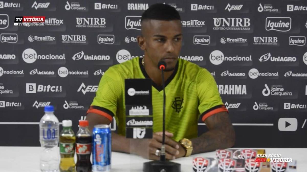 Vitória: Salomão avalia concorrência na lateral e fala de preparação para Série C e Copa do Brasil