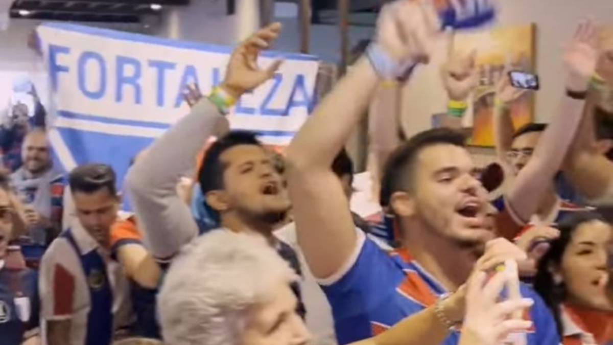 Fortaleza: torcida faz festa na concentração antes de duelo contra o River Plate
