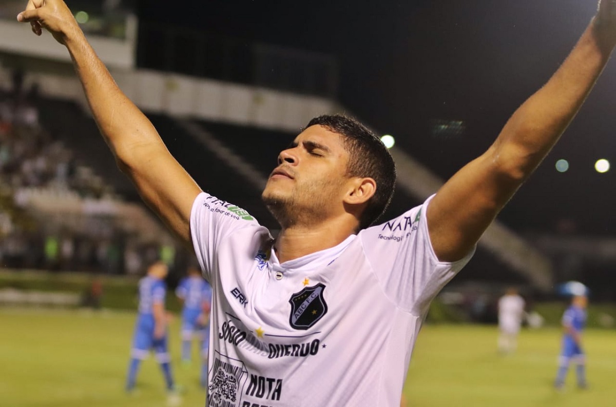 Jefinho recebe proposta de clube da Indonésia e pode deixar o ABC