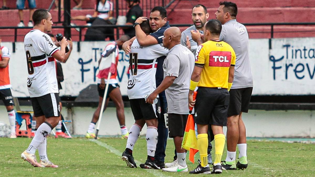Após demissões de Leston e Segurado, elenco do Santa defende dupla: ‘Estamos juntos’