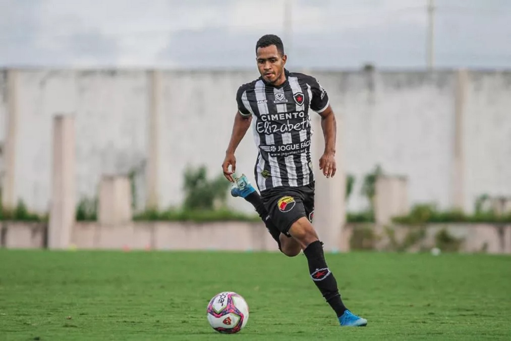Lucas Gabriel sofre nova lesão no joelho e desfalca Botafogo até o final da temporada