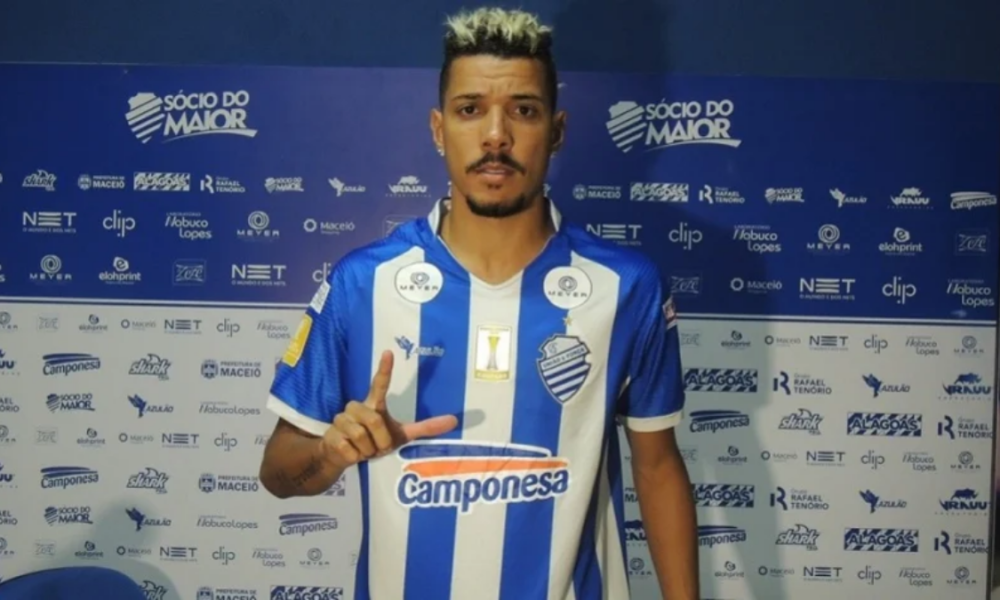 Santa Cruz oficializa contratação do atacante Hugo Cabral