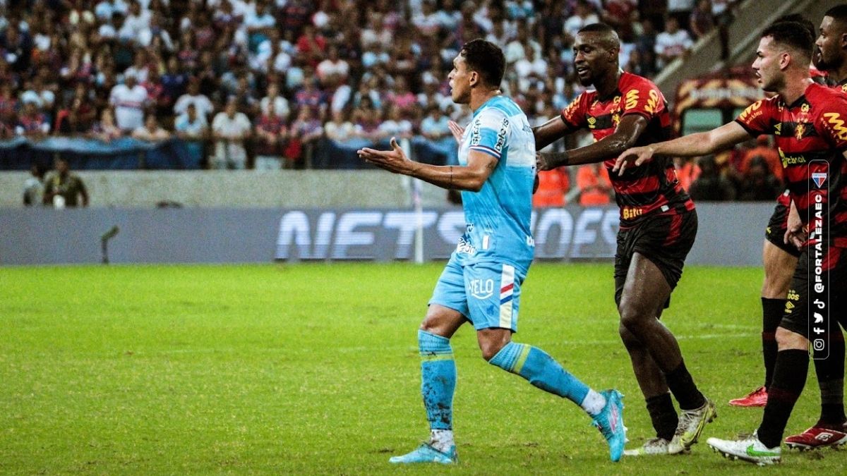 Julgado pelo STJD, Robson é punido com um jogo de suspensão e desfalca Fortaleza ante Botafogo