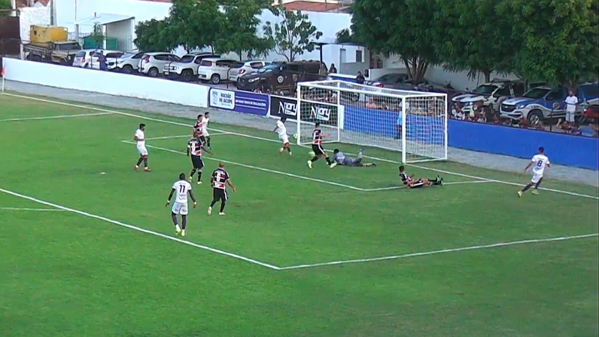 Lance do gol de Ruan Levine no jogo entre Jacuipense e Santa Cruz, pela Série D