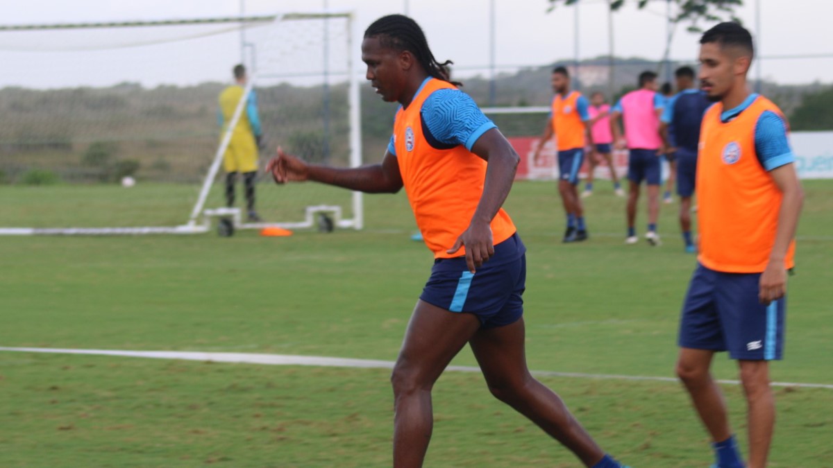 Ansioso por volta ao Bahia, Rodallega chama torcida e diz que time não sentiu sua falta