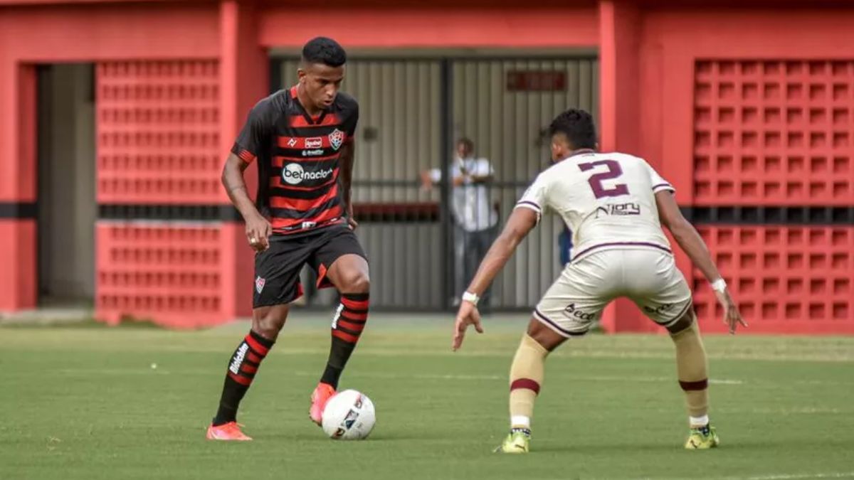 Vitória encaminha saídas de Erik e Salomão