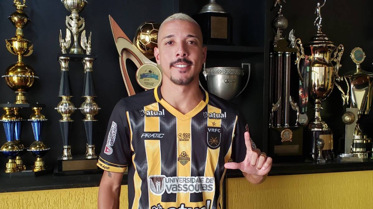 Santa Cruz fecha com Hugo Cabral, ex-Volta Redonda e que passou no Náutico