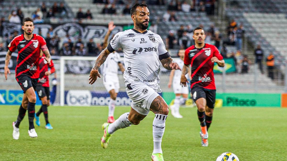Ceará perde para o Athletico-PR e sofre 3ª derrota seguida no Brasileirão