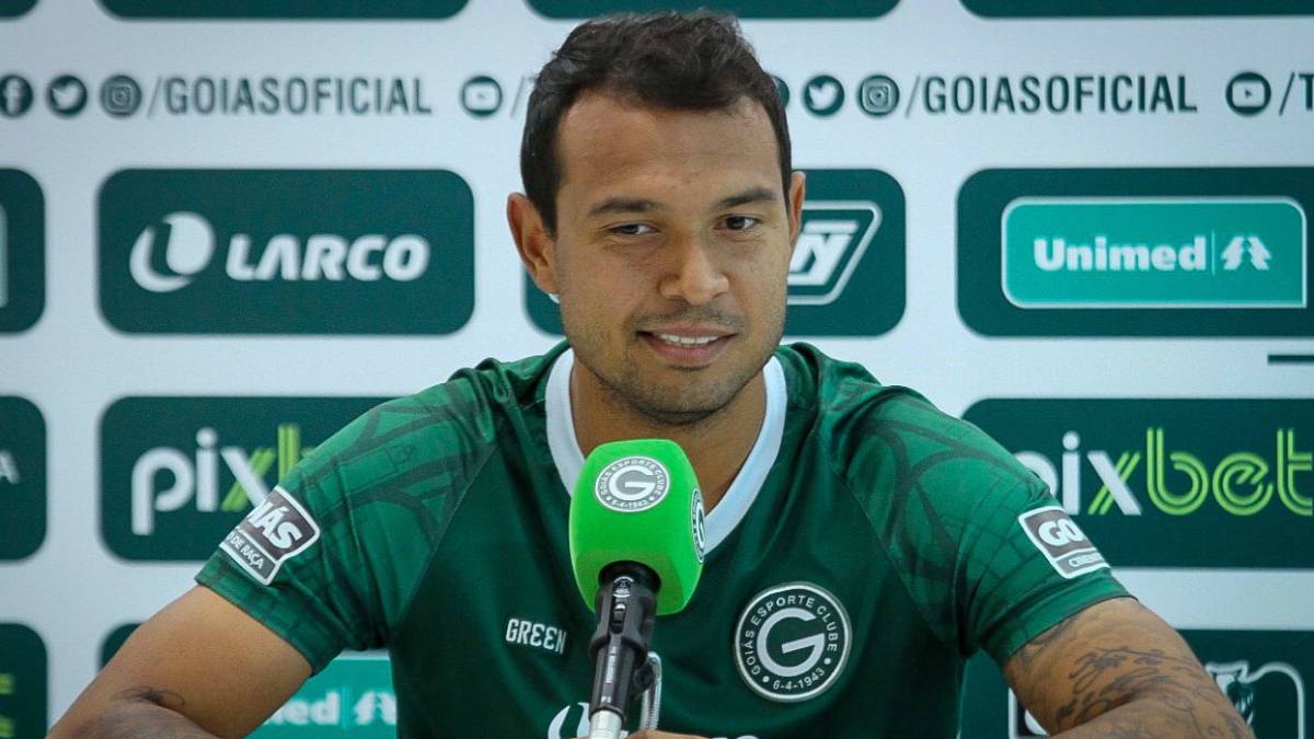 Bahia oficializa e detalha venda de Vinícius ao Goiás