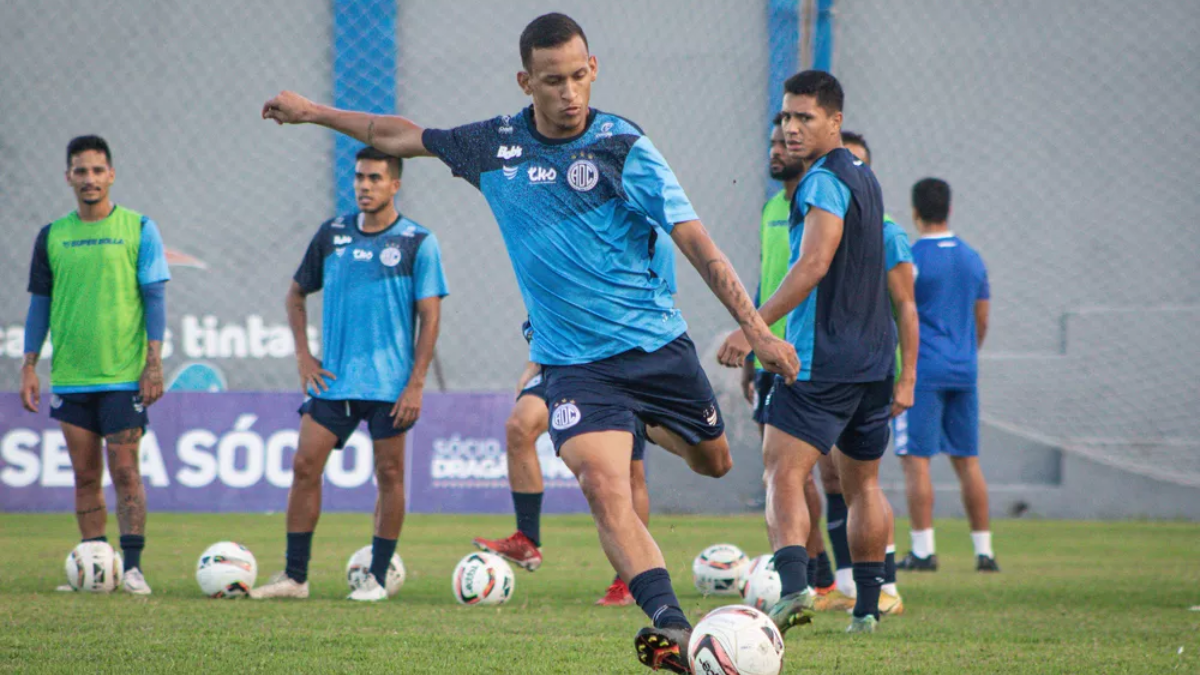Confiança anuncia saída do volante Andrezinho, de 21 anos