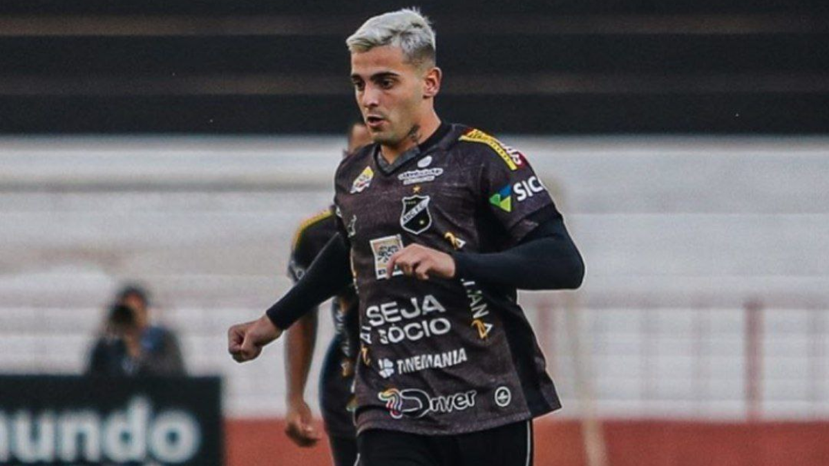 Atacante Kelvin, que está deixando o ABC