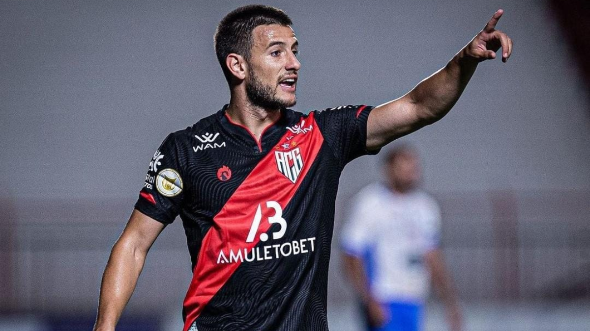 Atacante Leandro Barcia, em jogo do Atlético-GO - Náutico