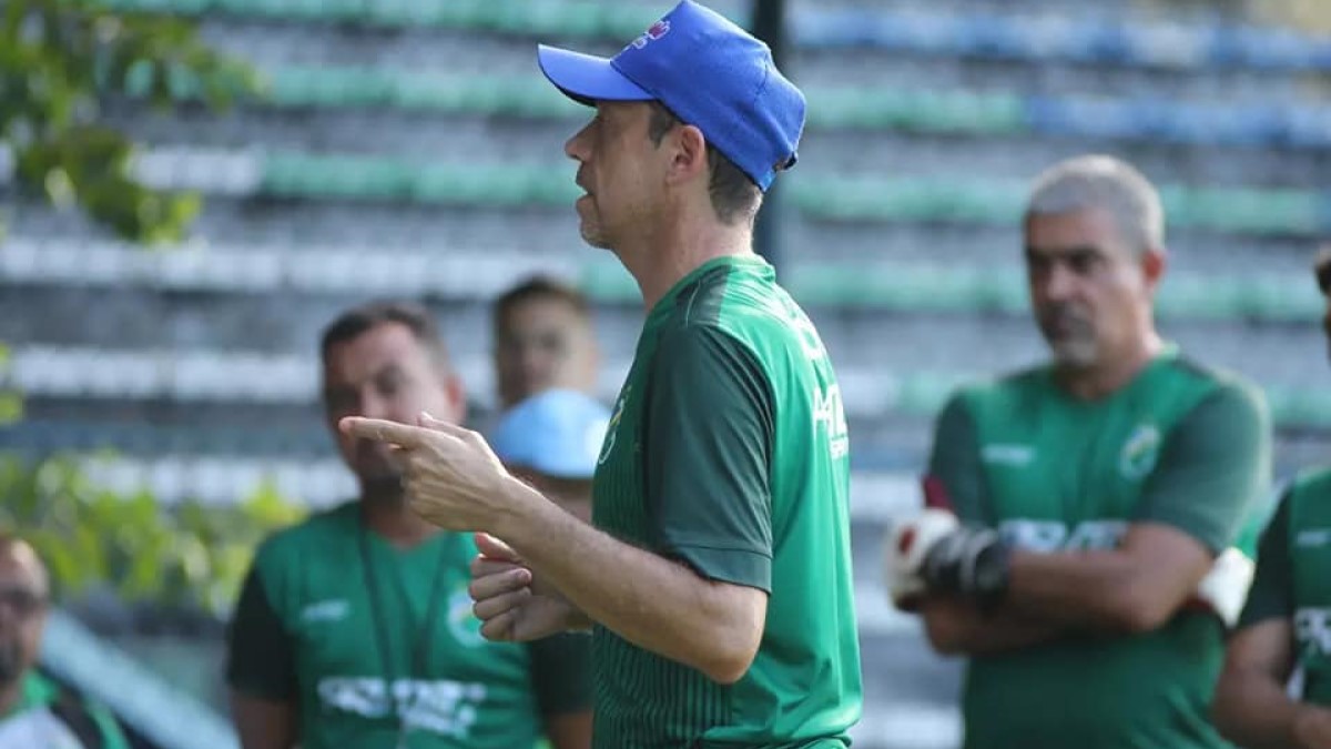 Fernando Tonet, técnico do Altos
