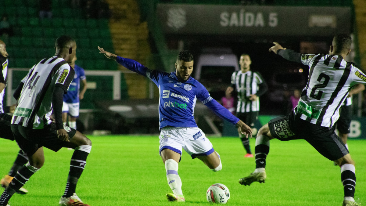 Confiança empata com Figueirense e dorme fora do Z4 na Série C