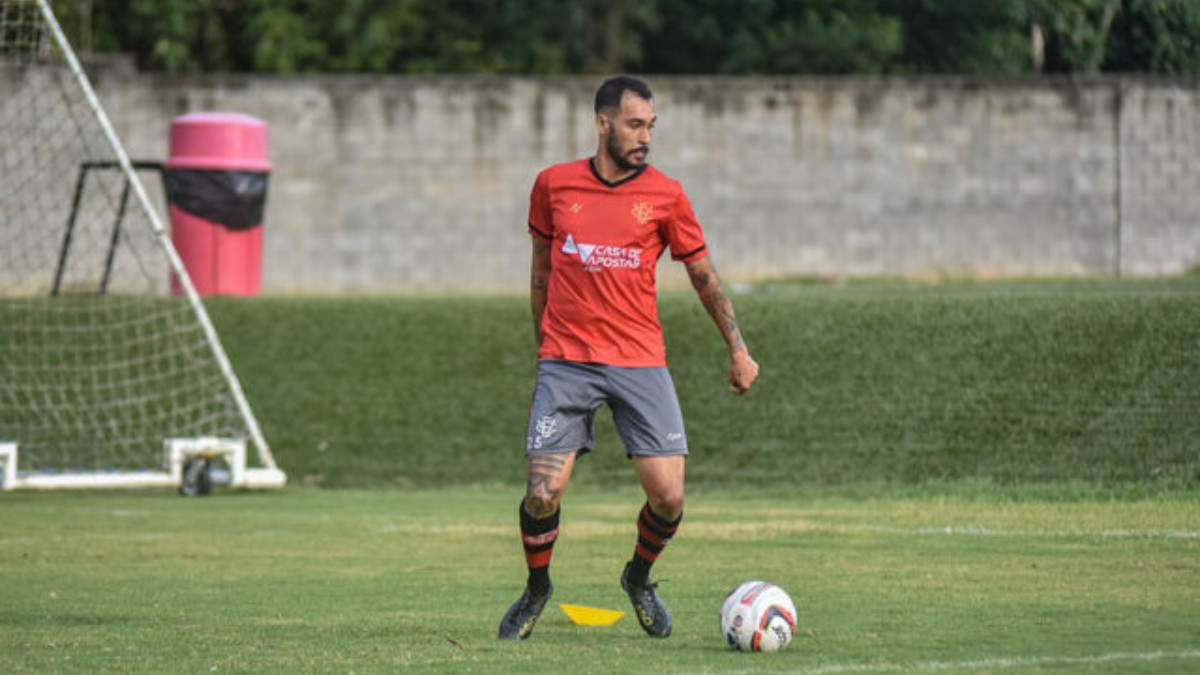 Vitória: Iury sofre lesão e vira desfalque contra o Altos 1 Lateral direito Iury, jogador do Vitória