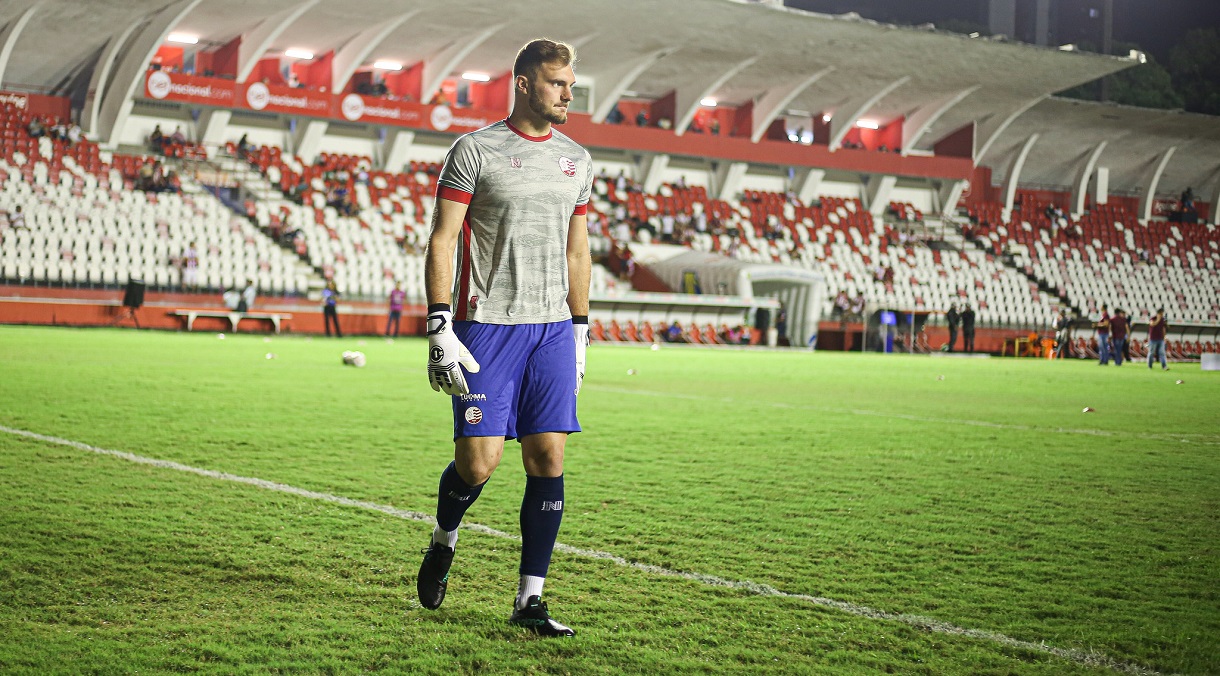Lucas Perri destaca força do elenco do Náutico antes de partida contra o Grêmio