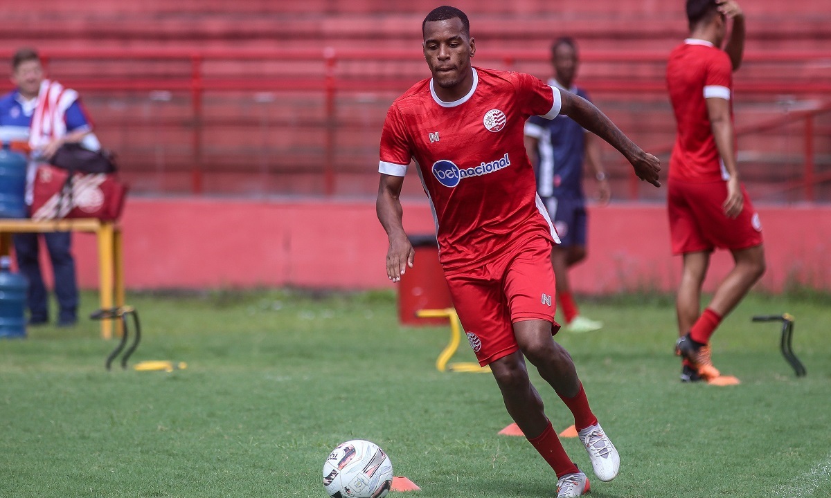 Ralph e Djavan desfalcam o Náutico e Roberto Fernandes fará nova mudança no time