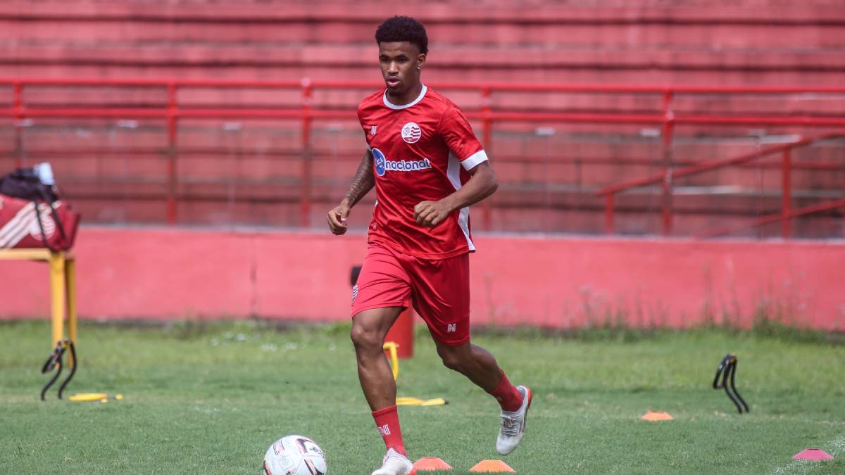 Executivo de futebol do Náutico confirma a saída do atacante Ewandro