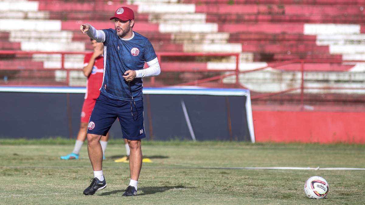 Elano vê Náutico sofrendo na parte física: "A gente tem que sustentar os 90 minutos no mesmo nível"