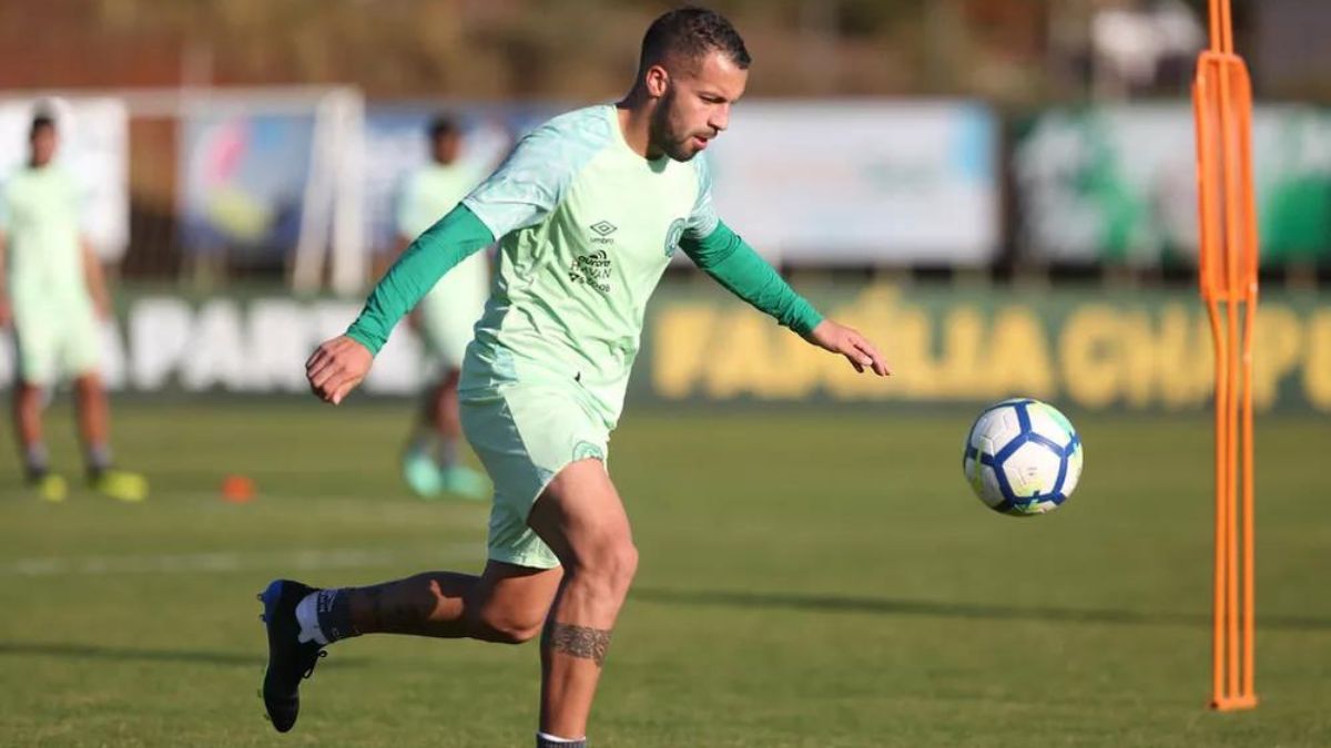 CSA: Volante Canteros e lateral Everton Silva são regularizados; atacante Élton entra na pauta