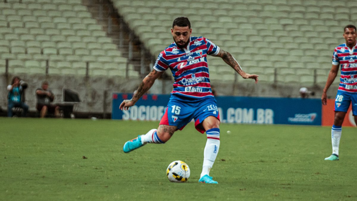 Fortaleza confirma empréstimo do volante Felipe ao futebol árabe