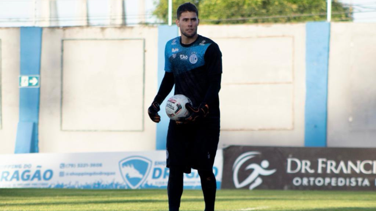 Bahia solicita e Confiança devolve goleiro Dênis Júnior após menos de 2 meses