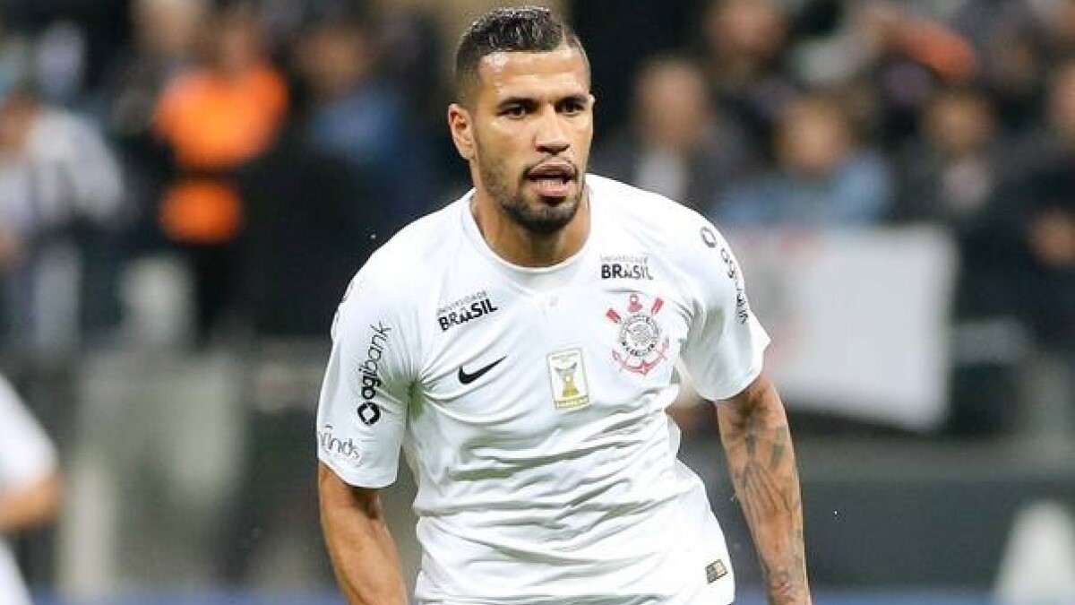 Náutico encaminha a contratação do atacante Jonathas Jesus