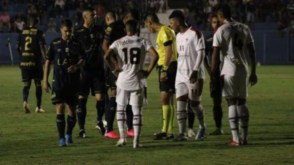 Atlético-CE vence Aparecidense, mas segue no Z4 da Série C
