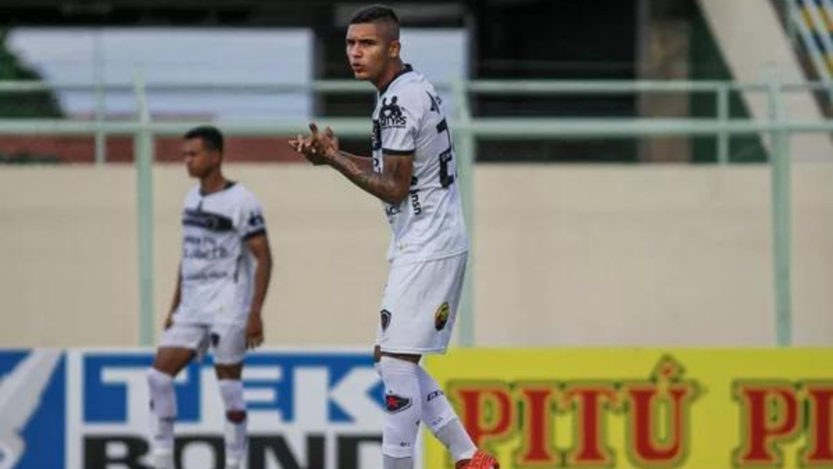 Zagueiro Gabriel Yanno, em jogo do Botafogo-PB