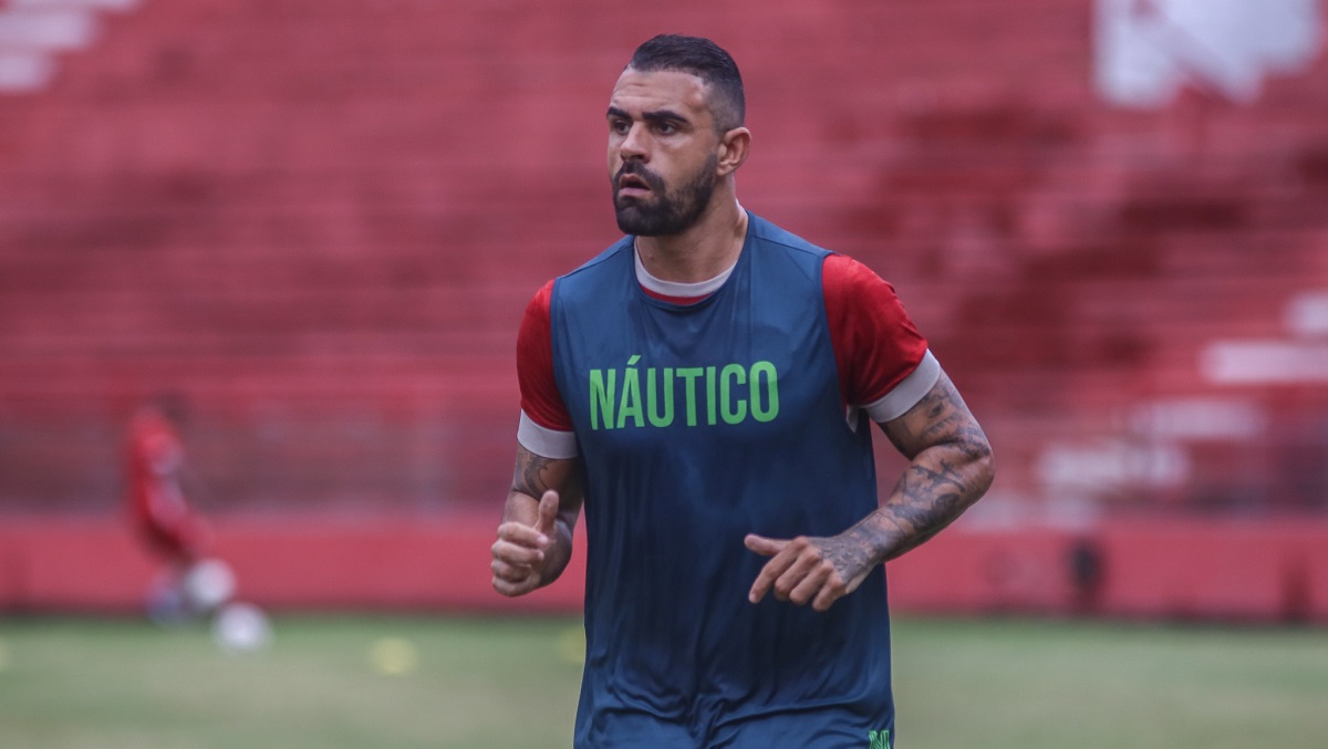 Maurício e Anilson têm nomes publicados no BID e podem estrear pelo Náutico contra o CRB