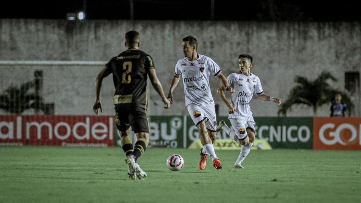 Botafogo-PB empata com Figueirense e adia luta pela vaga para a última rodada