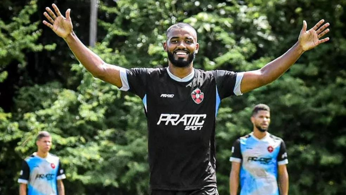 Moto Club garante permanência de 10 jogadores no elenco para Copa FMF e pré-Nordestão 1 Zagueiro Dedé, em treino do Moto Club