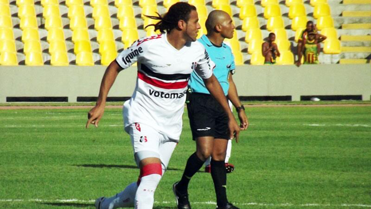 Dênis Marques será o próximo entrevistado do CastFC; confira os números do ex-atacante por Santa Cruz e ABC