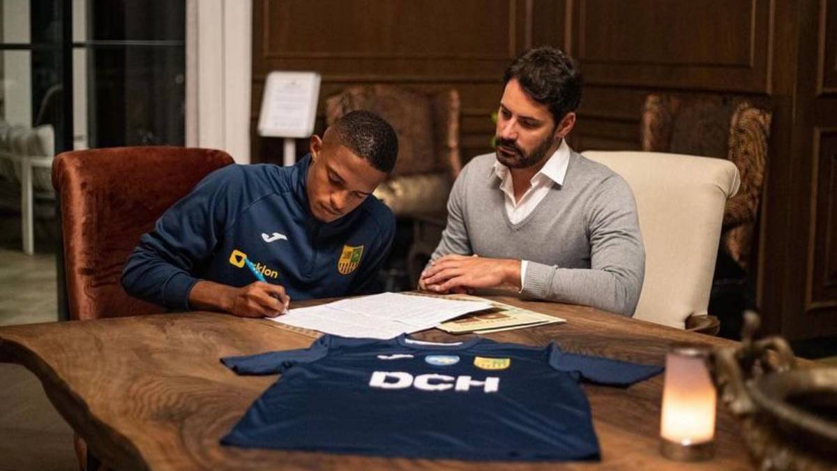Vitória aciona o Metalist, da Ucrânia, na Fifa para cobrar dívida pela transferência de David